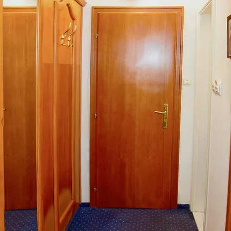 Wesselenyi 3*